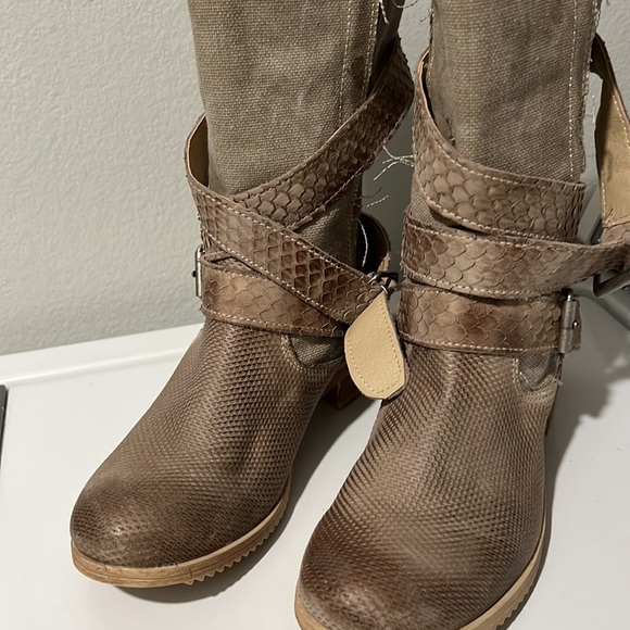 Anthea Python and canvas boots from Rome, Italy - Picture 5 of 9